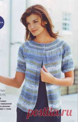 Жакет с круглой кокеткой спицами связанный из меланжевой пряжи