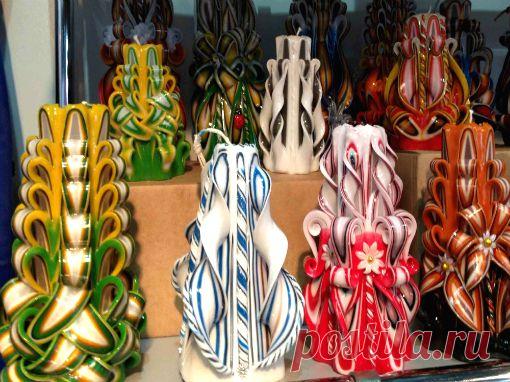 Многоцветные резные свечи