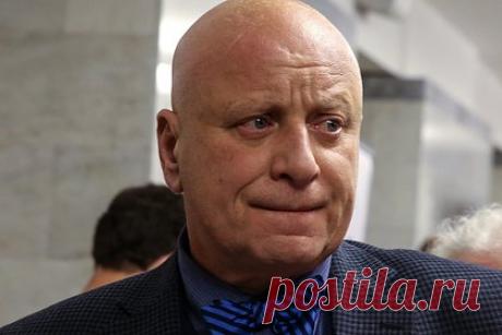 В МГИМО прокомментировали увольнение пригласившего Урганта на лекцию профессора. Заместитель декана факультета международной журналистики МГИМО Юрий Кобаладзе уволен по собственному желанию. Профессор не работает в вузе с 14 ноября. Сам Кобаладзе комментировать информацию о своем увольнении отказался. Преподаватель покинул МГИМО после того, как пригласил на лекцию Ивана Урганта.