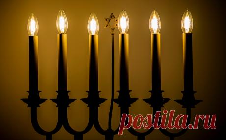 Неизвестный взял в заложники посетителей синагоги в Техасе. Неизвестный захватил заложников в синагоге в Техасе. Среди них раввин и еще трое прихожан. Он вооружен и говорит о нескольких заложенных бомбах. По некоторым данным, мужчина требует освобождения своей сестры-террористки