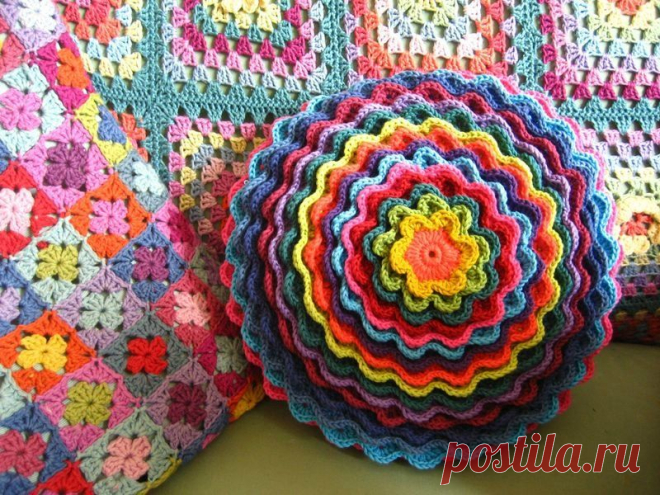 Подушка Bloming Flower.