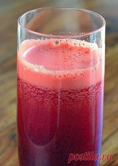 Такой фреш состоит из ингредиентов, которые лучше всего выводят токсины, очищают печень и кишечник, а также позволяют справиться с повседневной усталостью.
65 ккал на 100 гр

Ингредиенты:

1неочищенное яблоко
1свекла
2 моркови
4 листика шпината
1корень сельдерея
Способ приготовления:
1. Вымой и очисти овощи.

2. Подготовленные ингредиенты помести в блендер и измельчи.

3. Переложи содержимое из чаши блендера в сито, отожми сок, перемешай и разлей по стаканам. Подавай охлаж...