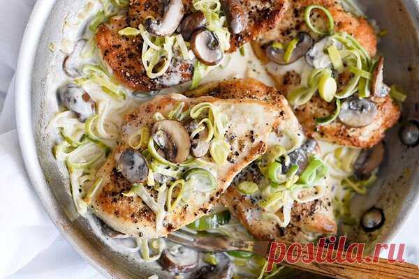 Роскошный ужин за 30 минут. Сливочные куриные грудки с грибами и луком-пореем | ПРОСТО ВКУСНО | Яндекс Дзен