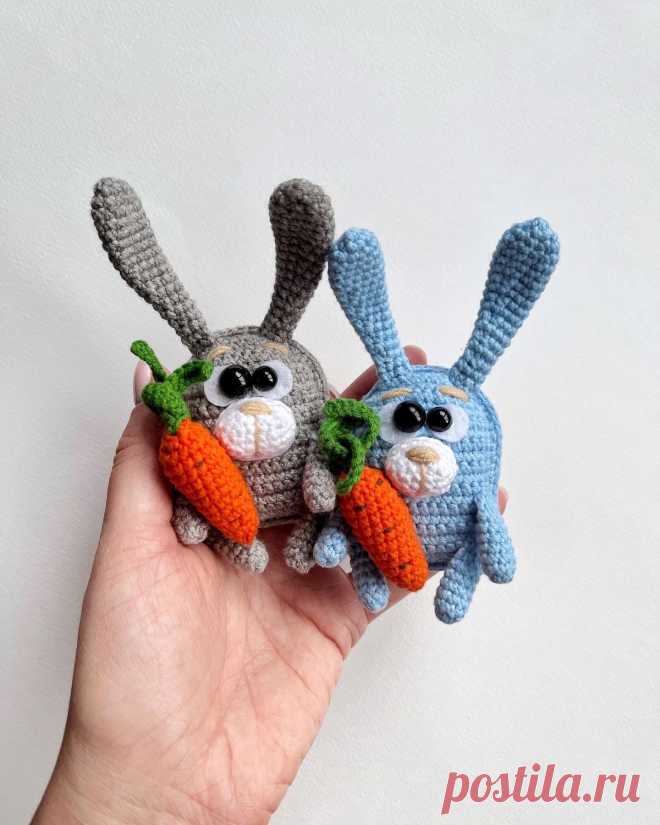 PDF Магнитик "Зайчик" крючком. FREE crochet pattern; Аmigurumi animal patterns. Амигуруми схемы и описания на русском. Вязаные игрушки и поделки своими руками #amimore - маленький зайка, магнит на холодильник в виде зайца, зайчик с морковкой, кролик, зайчонок, крольчонок.
