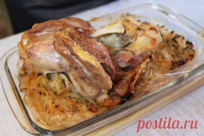 Провожу 15 минут у плиты и на столе вкусный ужин. Рулька на капустной подушке | Как Вкусно! | Дзен