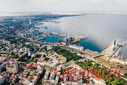 В Одессе педагога художественного училища уволили из-за преподавания на русском. 82-летнего педагога Одесского театрально-художественного училища уволили из-за преподавания на русском языке. Сообщается, что один из учеников учреждения отказался изучать произведения русских композиторов Чайковского и Рахманинова, а также пожаловался руководству училища на то, что педагог преподает на русском.