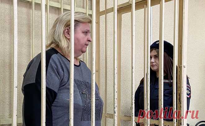 Суд в Брянске отменил домашний арест для завхоза школы, где была стрельба. Суд освободил завхоза брянской гимназии № 5 Ларису Католикову из-под домашнего ареста, заменив меру пресечения запретом определенных действий.