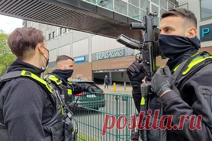 Британца задержали по подозрению в шпионаже на Россию. Гражданина Великобритании задержали в Германии по подозрению в шпионаже на Россию. 10 августа сотрудники Федерального управления уголовной полиции задержали британца по имени Дэвид С. в Потсдаме. В его доме и на рабочем месте — британском посольстве в Берлине — были произведены обыски.