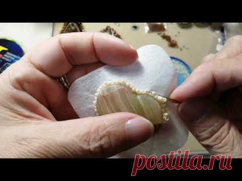 Вышитый кабошон в технике 