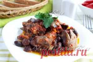 Куриная печень с фасолью в соусе