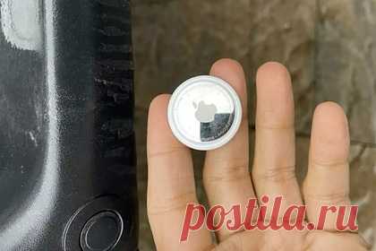 Беспроводные маячки Apple помогли угнать автомобили. Канадские угонщики начали использовать беспроводные маячки от Apple для кражи машин, говорится в отчете полиции. Злоумышленники прикрепляют устройства на авто и отслеживают его перемещение до гаража, а затем угоняют. Как правило, так воруют дорогие машины, которые преступники замечают на улицах.