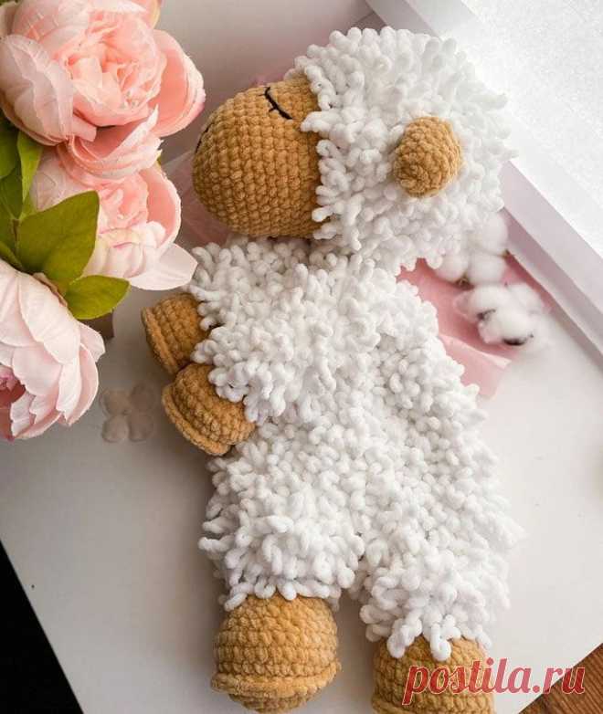 Комфортер Овечка крючком. Амигуруми схемы и описания. Автор: @crochettoria | IRINELY.ART