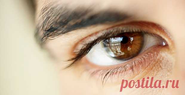 Глаза умеют говорить … Кричать от счастья или плакать,
Глазами можно ободрить, с ума свести, пуститься в драку.
Словами можно обмануть … Глазами — это не возможно!
Во взгляде можно утонуть, если смотреть неосторожно!