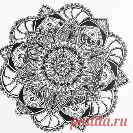 By @_tylerperkins_ 
Lovely💙💙💙 #mandala #mandalaart #zenmandala #zentangle #mandaladesign #mandalatattoo #zen #art #zentangleart #nice #picture #cute #girl #draw #drawing #blackandwhite #follow #zenart  #mandalapassion #love #doodle #doodling #doodleart #doodlelove