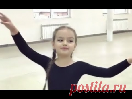 КАК ОНА КРАСИВО ТАНЦУЕТ...ЮНАЯ ЧЕЧЕНКА ПОКОРЯЕТ МИР!!!