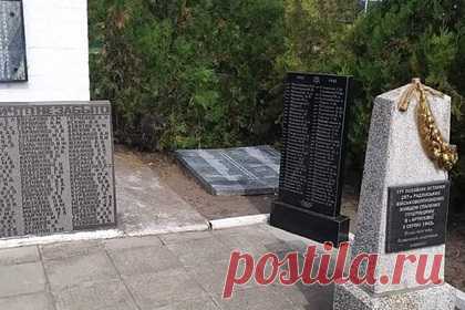 Сенатора Совфеда отказались пускать на открытие памятного мемориала на Украине. Вице-спикера Совета Федерации Константина Косачева отказались пускать на церемонию открытия мемориала героям Великой Отечественной войны в Харькове. Он подчеркнул, что отказ пришел в грубой форме со ссылкой на бессрочный запрет въезда Косачева на Украину, о котором он сам, по его словам, не знал.