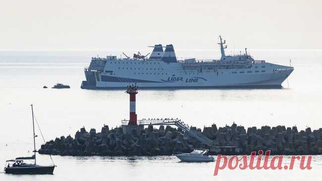 Пассажиры парома, ожидающего швартовки в Сочи, готовы вернуться в Турцию