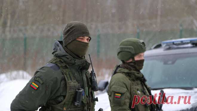 В Литве задержали людей, действовавших якобы по наводке спецслужб РФ. Департамент государственной безопасности (ДГБ) Литвы объявил о совместной операции правоохранительных органов трех стран Балтии, в результате которой были арестованы лица, предположительно, работавшие по указанию российских спецслужб. ...