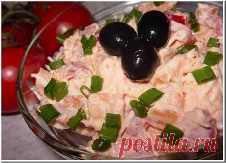 МИНУТКА  - просто объедение ! Съедается быстрее, чем готовится !..   **Ингредиенты: 1 свежий помидор,
100 г сухарей белого хлеба, 1 пачка плавл/сырка, 
зелень, 1 зубчик чеснока, майонез, маслины или оливы !