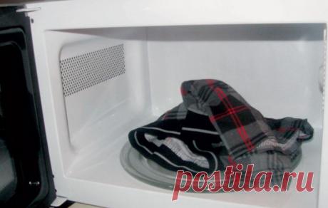 8 предметов, которые запрещено разогревать в микроволновке, иначе будет беда Не стоит превращать микроволновку в сушильную машинкуМикроволновая печь - удобный и функциональный прибор, который используют не только для разогревания еды. В ней могут оказаться...