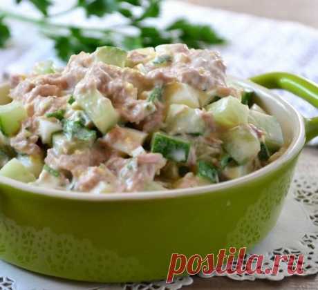 ​Салат с яйцом, тунцом и огурцом