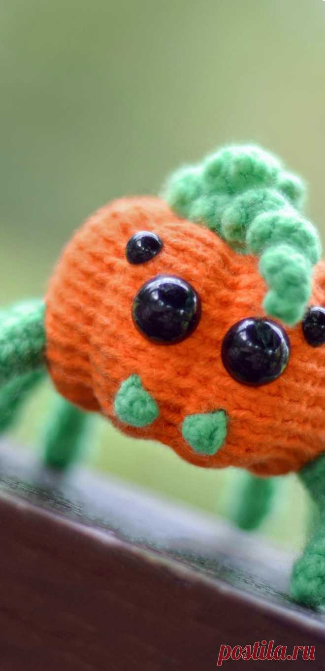 PDF Тыквопаук крючком. FREE crochet pattern; Аmigurumi toy patterns. Амигуруми схемы и описания на русском. Вязаные игрушки и поделки своими руками #amimore - паук, паучок, Хэллоуин.