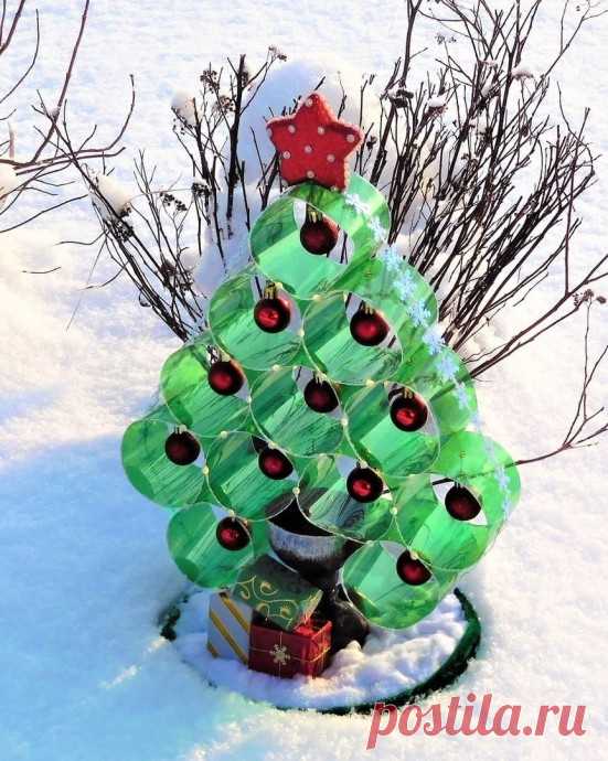 Зимние елочки из пластиковых бутылок