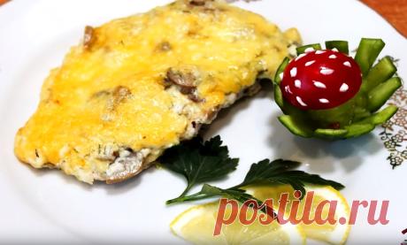 Куриная отбивная — невероятно вкусное второе блюдо. Обычно для приготовления берут куриную грудку, которая получается более сочной, если добавляется начинка. Мясо курицы слегка отбивается, в результате чего оно становится более нежным.