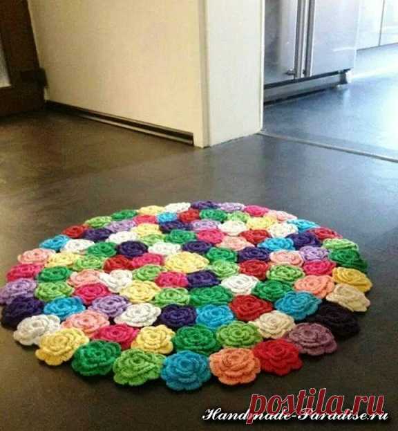 Вязаный коврик из розочек крючком