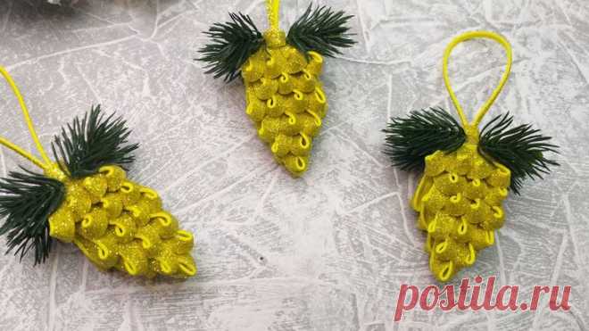 Create your own sparkling Christmas decorations with these DIY glitter foam pinecones! 🎄✨ This easy step-by-step tutorial shows you how to make beautiful handmade ornaments perfect for your tree, holiday table, or festive arrangements. Whether you're a beginner or a crafting pro, these glittery pinecones are a fun and creative project to add some holiday magic to your home. 🖌️🎁

Pin this now and start crafting your unique Christmas decor! 🛠️✨