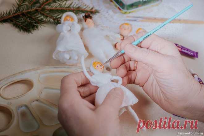 Как сделать ватную игрушку? | новогодние подарки,поделки и костюмы Хотите создать уютную ватную игрушку своими руками? Этот старинный вид рукоделия снова в моде! В статье – подробный мастер-класс с фото и советами от мастеров Артели Царскосельских мастериц.Что понадобится для ватной игрушки Медицинская вата (нестерильная)Клейстер (мука + вода или...