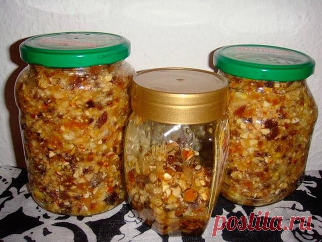 Всего три ложки в год и практически не болею! Этим рецептом пользуюсь второй десяток лет… Ни одна сезонная холера меня не берет! Ей Богу, когда в последний раз болел — не помню (однодневная простуда раз в 2 года не в счет)... В общем, рекомендую …