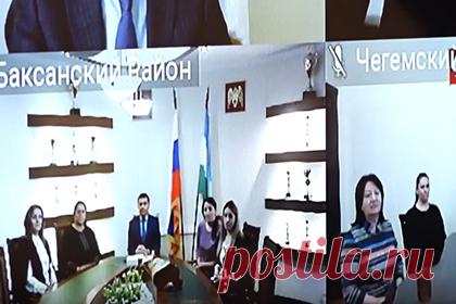 Многодетных матерей в Кабардино-Балкарии наградили «Материнской славой». В Кабардино-Балкарии 18 многодетных жительниц республики получили медали «Материнская слава». Награждение прошло в рамках празднования Дня матери. Женщин поздравил глава региона Казбек Коков. В связи с эпидемической обстановкой награды вручали в режиме видео-конференц-связи.