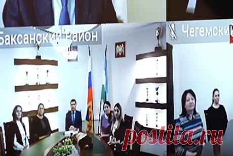 Многодетных матерей в Кабардино-Балкарии наградили «Материнской славой». В Кабардино-Балкарии 18 многодетных жительниц республики получили медали «Материнская слава». Награждение прошло в рамках празднования Дня матери. Женщин поздравил глава региона Казбек Коков. В связи с эпидемической обстановкой награды вручали в режиме видео-конференц-связи.