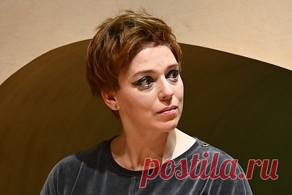 Стало известно о проблемах со здоровьем у звезды сериала «Не родись красивой». Стало известно о проблемах со здоровьем звезды сериала «Не родись красивой» Нелли Уваровой, которую ранее госпитализировали. Осенью прошлого года актриса упала с самоката, в результате чего получила сложный перелом руки и ударилась головой, а после регулярно жаловалась на тошноту и головокружение.