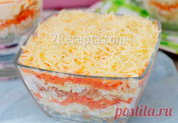 Салат «Французский» с яблоком и морковью Очень нежный легкий салатик из самых простых ингредиентов. Салат получается невероятно воздушным и красивым на вид. Салат действительно очень быстрый в приготовлении, так как продукты практически не требуют подготовки, необходимо только отварить яйца и ошпарить по желанию лук. Кстати, лук в салат можно и вовсе не добавлять.  Салат Французский сможет действительно удивить ваших гостей, так как в нем нет лишних тяжелых ингредиентов, к...