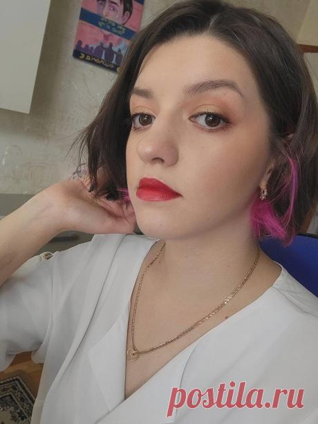 Раскрываю секреты своего повседневного макияжа
Сегодняшние тренды полностью меняют нашу рутину, особенно это касается макияжа. Думаю, многие помнят, как было модно не наносить румяна или постоянно рисовать огромные стрелки. Я не была тому исключением. Мой повседневный макияж изменился за последние полгода. Хочу рассказать, а также поделиться тем, как я его делаю. 1) Подготовка кожи. Всегда перед макияжем важно подготовить кожу. […]
Читай дальше на сайте. Жми подробнее ➡