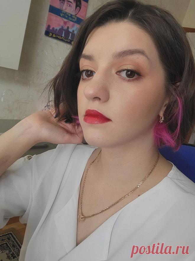 Раскрываю секреты своего повседневного макияжа
Сегодняшние тренды полностью меняют нашу рутину, особенно это касается макияжа. Думаю, многие помнят, как было модно не наносить румяна или постоянно рисовать огромные стрелки. Я не была тому исключением. Мой повседневный макияж изменился за последние полгода. Хочу рассказать, а также поделиться тем, как я его делаю. 1) Подготовка кожи. Всегда перед макияжем важно подготовить кожу. […]
Читай дальше на сайте. Жми подробнее ➡