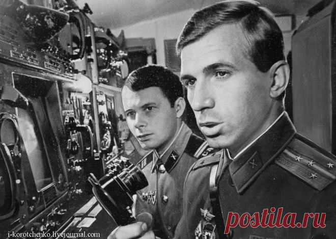 Военный дневник Игоря Коротченко - Советская военная мощь: пульс минувшей эпохи в черно-белых фотографиях