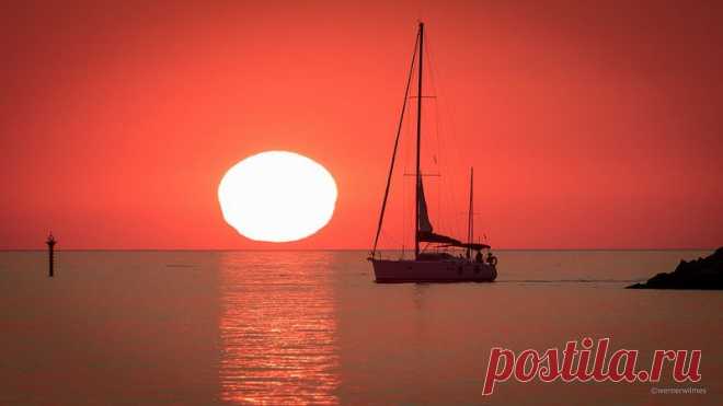 Sailing to the sun | Flickr - Photo Sharing!