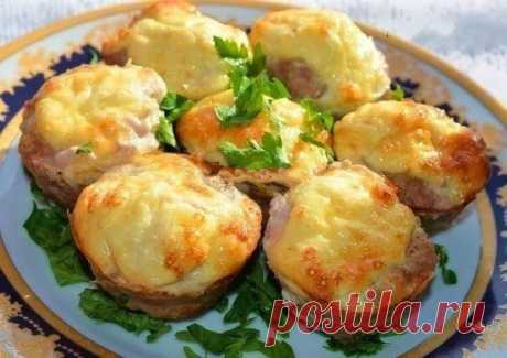 шеф-повар Одноклассники: Мясные кексы с сырно-яичной начинкой.