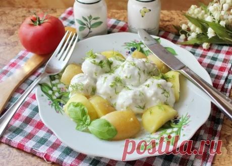 ​Куриные фрикадельки в сливочном соусе Ингредиенты:
Куриное филе &mdash; 400 гЛук репчатый &mdash; 1 шт.&nbsp;Белый батон &mdash; 80 г
Сливки от 15% &mdash; 150 мл
Соль &mdash; по вкусу&nbsp;Мука пшеничная &mdash; 1 ст. л. без горкиПриготовление:1. Репчатый лук очистите и помойте. Филе помойте. Пропустите оба ингредиента...