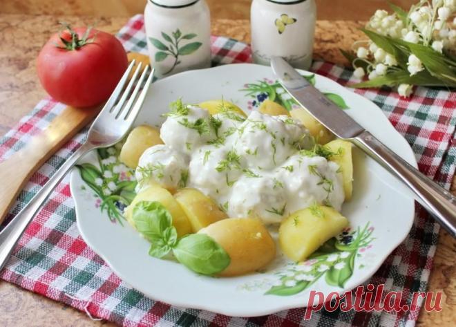 ​Куриные фрикадельки в сливочном соусе Ингредиенты:
Куриное филе — 400 гЛук репчатый — 1 шт. Белый батон — 80 г
Сливки от 15% — 150 мл
Соль — по вкусу Мука пшеничная — 1 ст. л. без горкиПриготовление:1. Репчатый лук очистите и помойте. Филе помойте. Пропустите оба ингредиента...