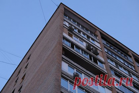 Оценена выгода от покупки жилья в 2024 году. Выгода от покупки жилья для сдачи или перепродажи может вырасти во второй половине 2024 года. Ориентироваться следует на политику Банка России по ключевой ставке. Сейчас ставки по ипотеке и депозитам высокие, однако после снижения ключевой ставки можно будет рассматривать вложения в недвижимость.
