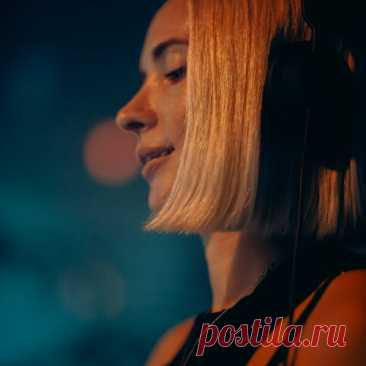 Yulia Niko - Just Summer Chart » MinimalFreaks.co