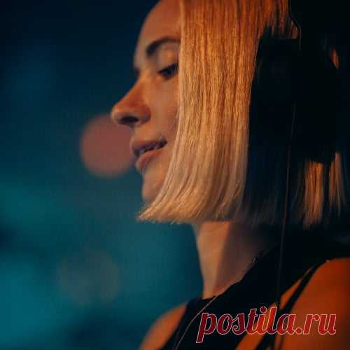 Yulia Niko - Just Summer Chart » MinimalFreaks.co