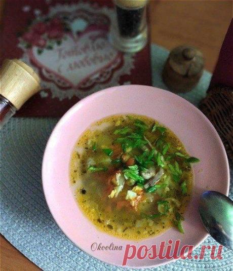 Куриный суп с горошком и яйцом
