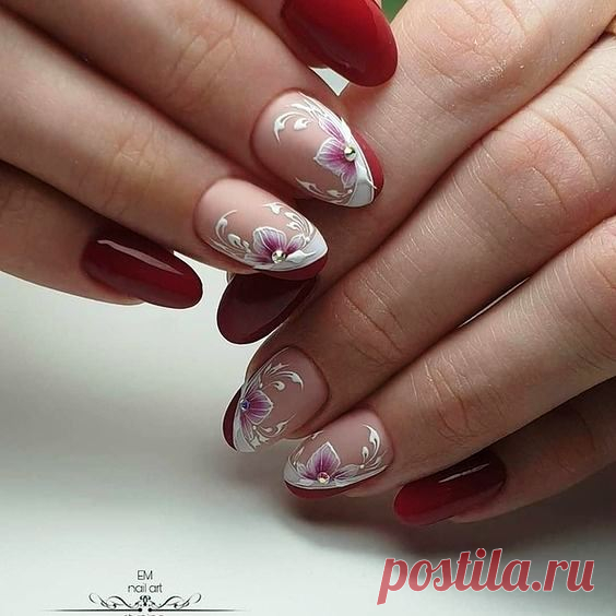 Прекрасный красно-белый маникюр