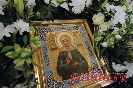 21 октября  - молебен с акафистом перед иконой с частицей мощей св. Матроны Московской.

Незадолго перед кончиной святая Матронушка говорила: «Все, все приходите ко мне и рассказывайте, как живой, о своих скорбях, я буду вас видеть, и слышать, и помогать вам». Сегодня святая Матрона Московская слышит каждого, кто обращается к ней с молитвой. О многочисленных чудесах рассказывают верующие.

Обращаться с молитвой к святой Матроне верующие могут в любом месте – в том числе в ...