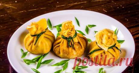 Блинные мешочки с копченым сыром и грибами